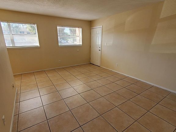 3rd image of 2505 Royal Palm Ave APT 21