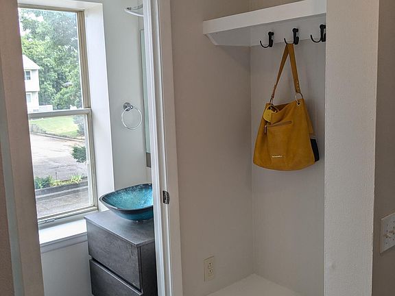 5th image of 1018 Clyde Ave