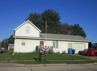 25 N Fremont St, Lewiston, MN 55952