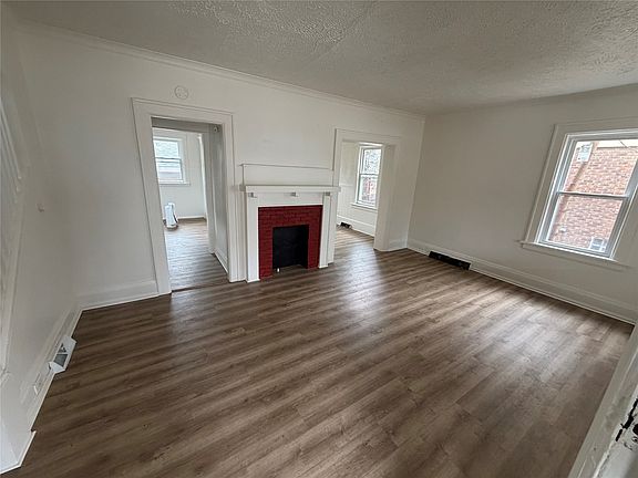 3rd image of 521 Raspberry St