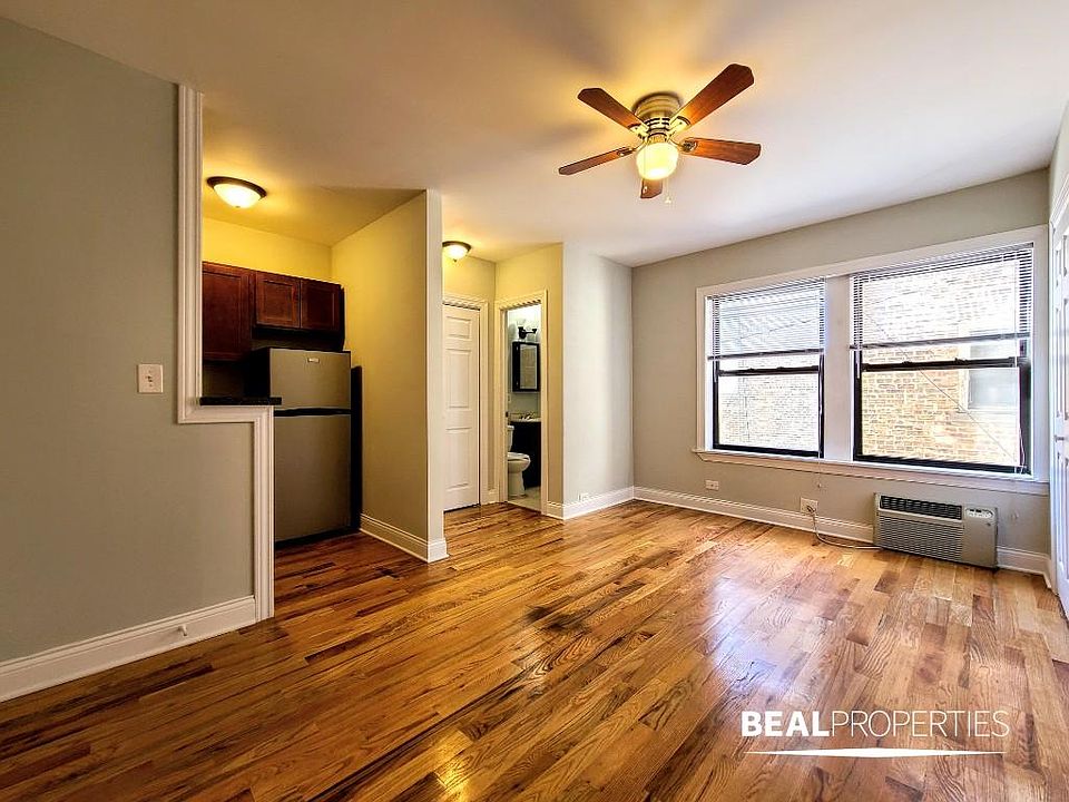 1st image of 837 W Wolfram St #319