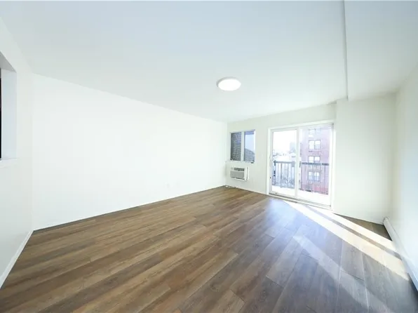 1856 East 13th Street image 4 of 27