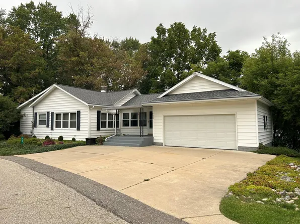 753 Worm Dr NE, Comstock Park, MI 49321