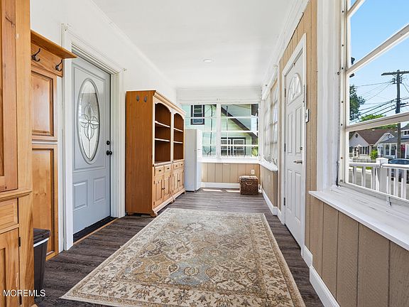4th image of 94 Forest Avenue