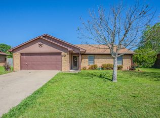 346 Applewood Ln, Hewitt, TX 76643