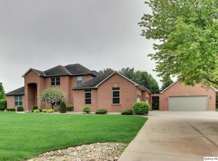 830 Birdie Ln, Quincy, IL 62305