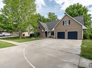 2418 SW Pepperwood Cir, Topeka, KS 66614