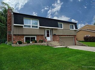 1645 Briarcliffe Blvd, Wheaton, IL 60189