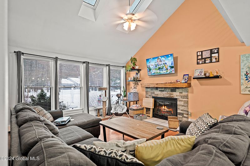 3rd image of 32 Mayapple Way
