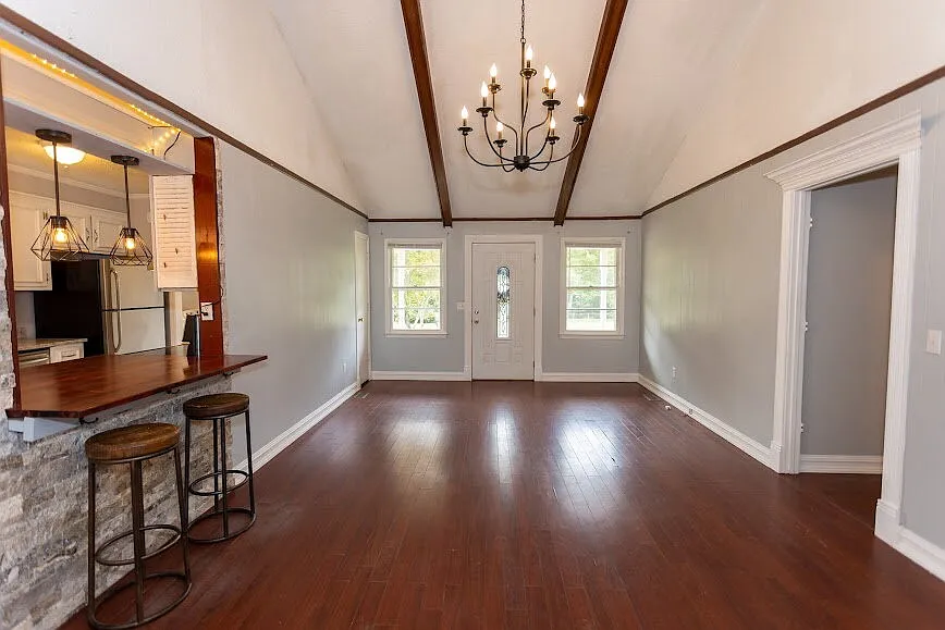 3 bed, 1.5 bath, 1217 sqft, $1,550 — Photo 4