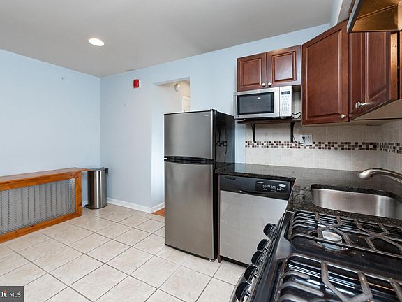 3rd image of 747 S 8th St Floor 1