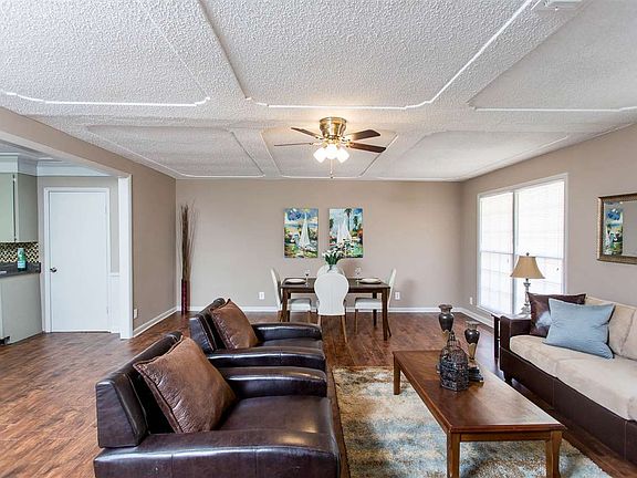 3rd image of 105 Stratford Dr