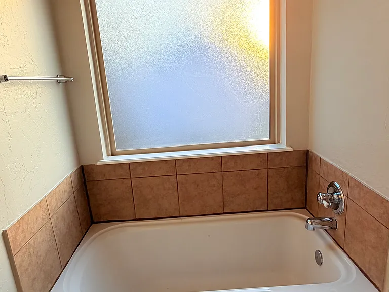 2401 Chadsford Ln — Photo 13