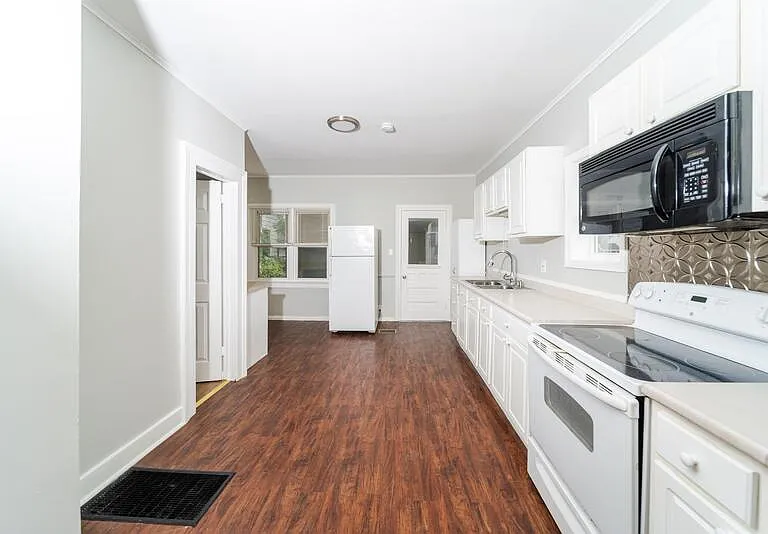 28 Lancaster St — Photo 1