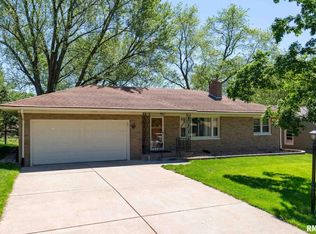 215 Orchard Ct, Silvis, IL 61282