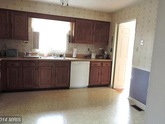 3rd image of 322 Fredericktowne Dr