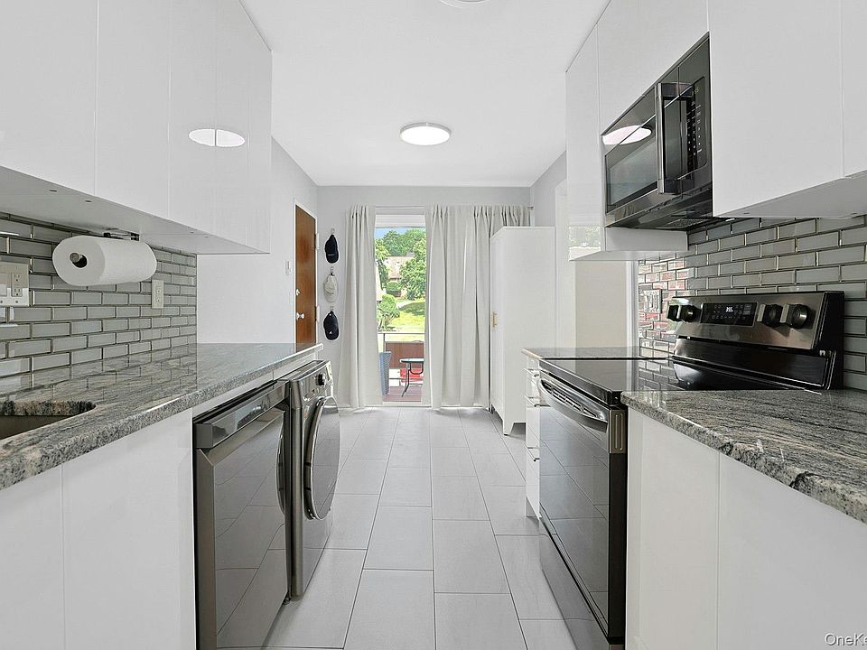 1st image of 6 Crescent Drive #23