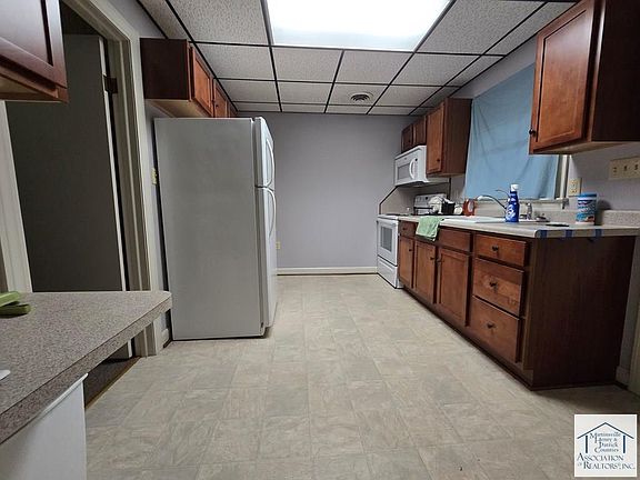 2nd image of 918 Chatham Heights Rd