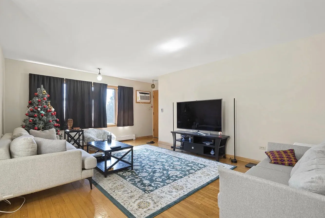 3 bed, 1.5 bath, 1700 sqft, $2,850 — Photo 2