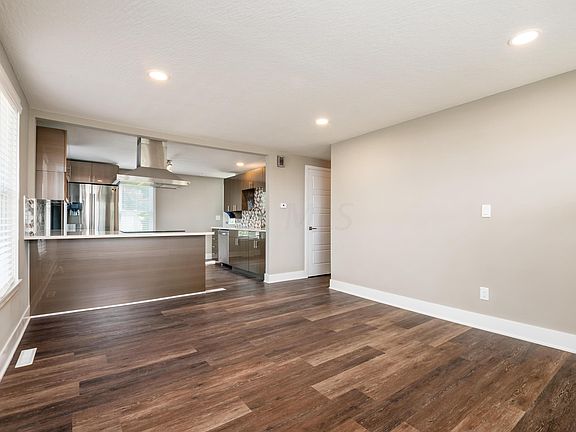 5th image of 3915 Halsey Pl