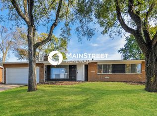 21 Oakwood Dr, Saint Charles, MO 63301