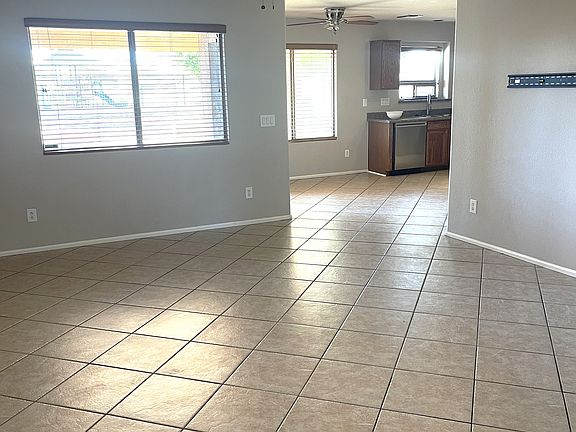 4th image of 985 E Saddle Way