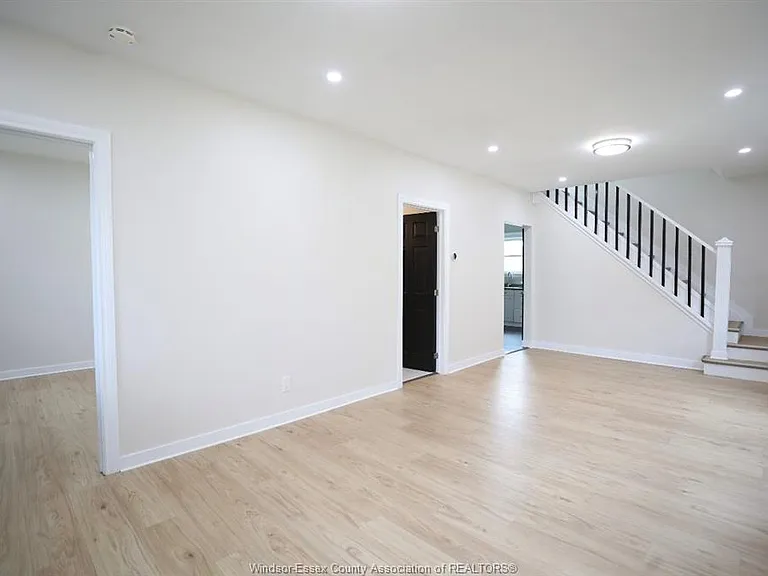 859 Pierre Ave — Photo 6