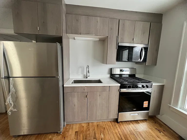 541 Lincoln Ave NW — Photo 1