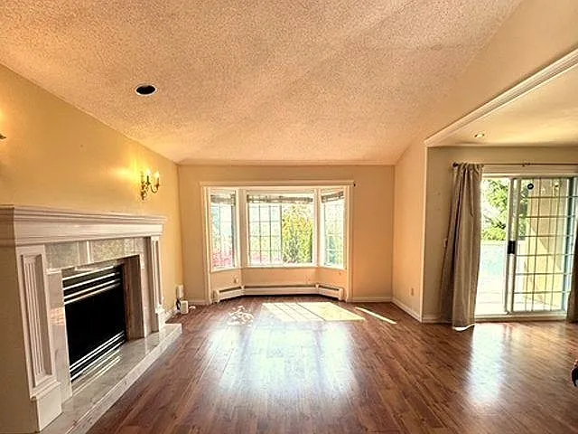3 bed, 2000 sqft, $3,900 — Photo 2
