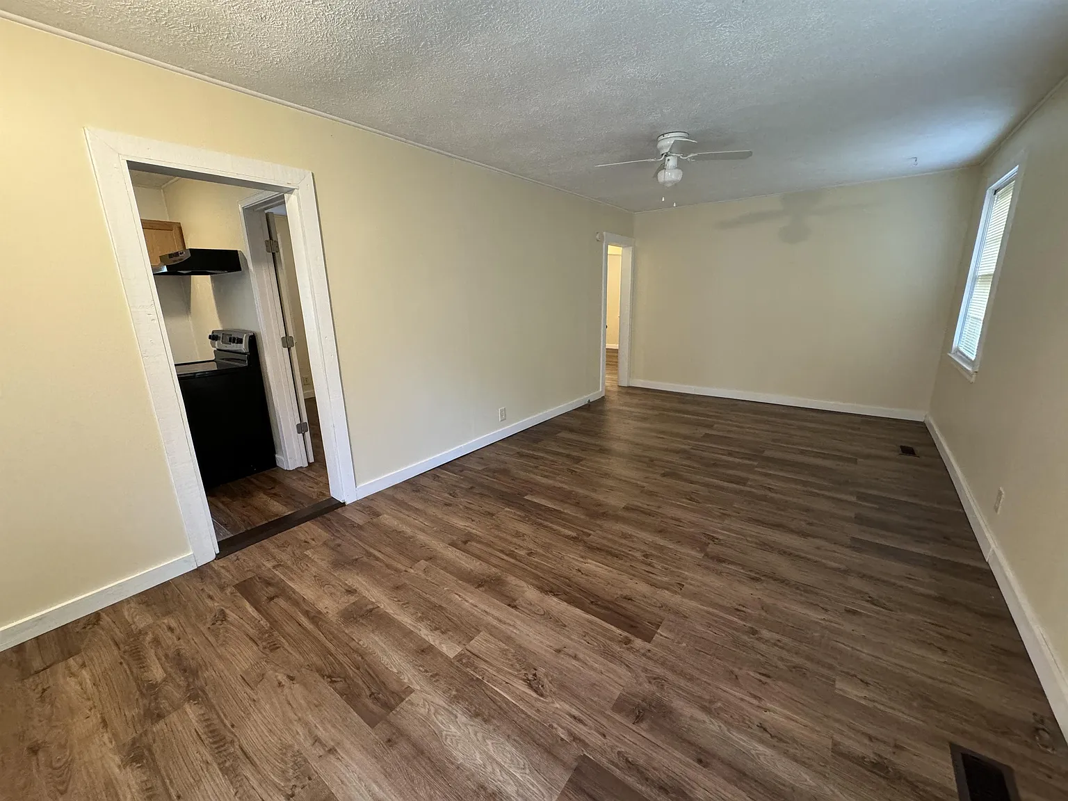 1782 Eveline Avenue - 1 — Photo 2