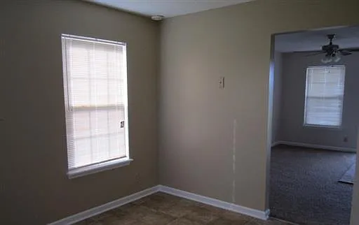 3 bedroom home close to Fort Campbell and I24 with no back yard neighbors! — Photo 3