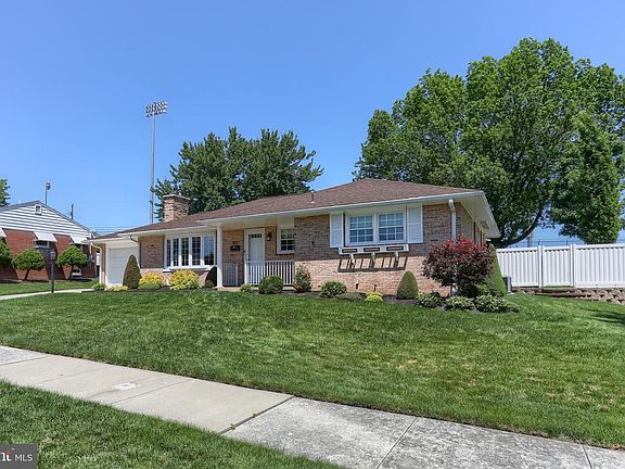4th image of 421 Berryhill Rd