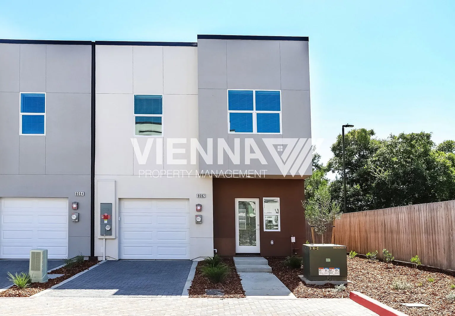 3 bed, 2.5 bath, 1411 sqft, $2,475 — Photo 2