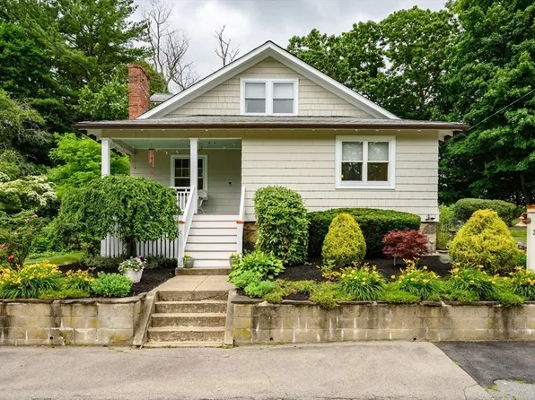 38 Maplewood Ave, Holbrook, MA 02343