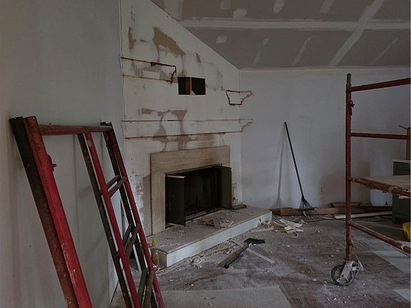 5th image of 6366 Wallace Blvd