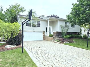 1060 Millbrook Dr, Lake Zurich, IL 60047