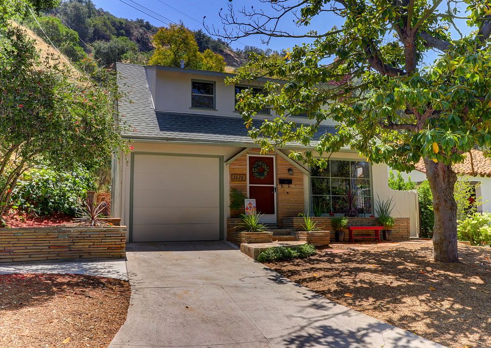 2nd image of 2620 E Glenoaks Blvd