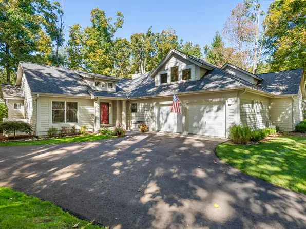 5186 Greystone Ct, Harbor Springs, MI 49740