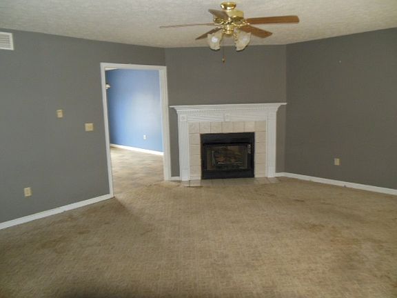 4th image of 68 Minks Ct