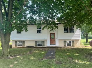 2656 E Empire Dr, Altamont, IL 62411