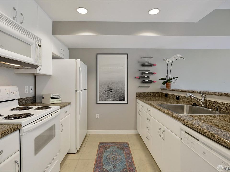 1st image of 260 King St Unit 521