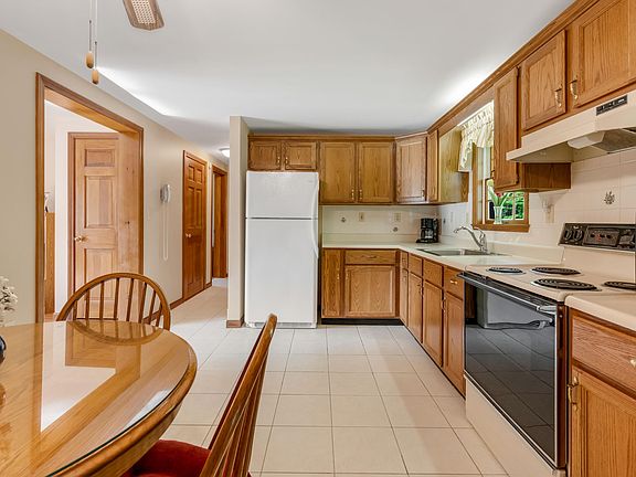 2nd image of 28 Saint Patrick Avenue