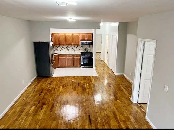 2nd image of 1295 Union Ave #6