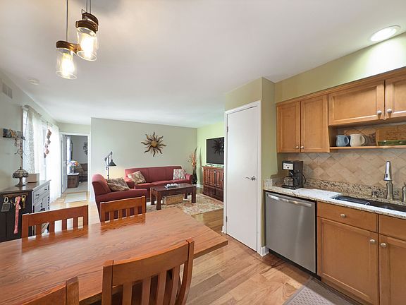 5th image of 1040 Dartmouth Dr