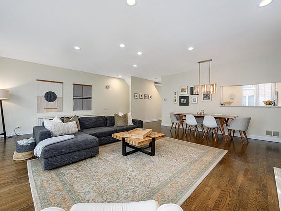 5th image of 2673 N Greenview Ave #D