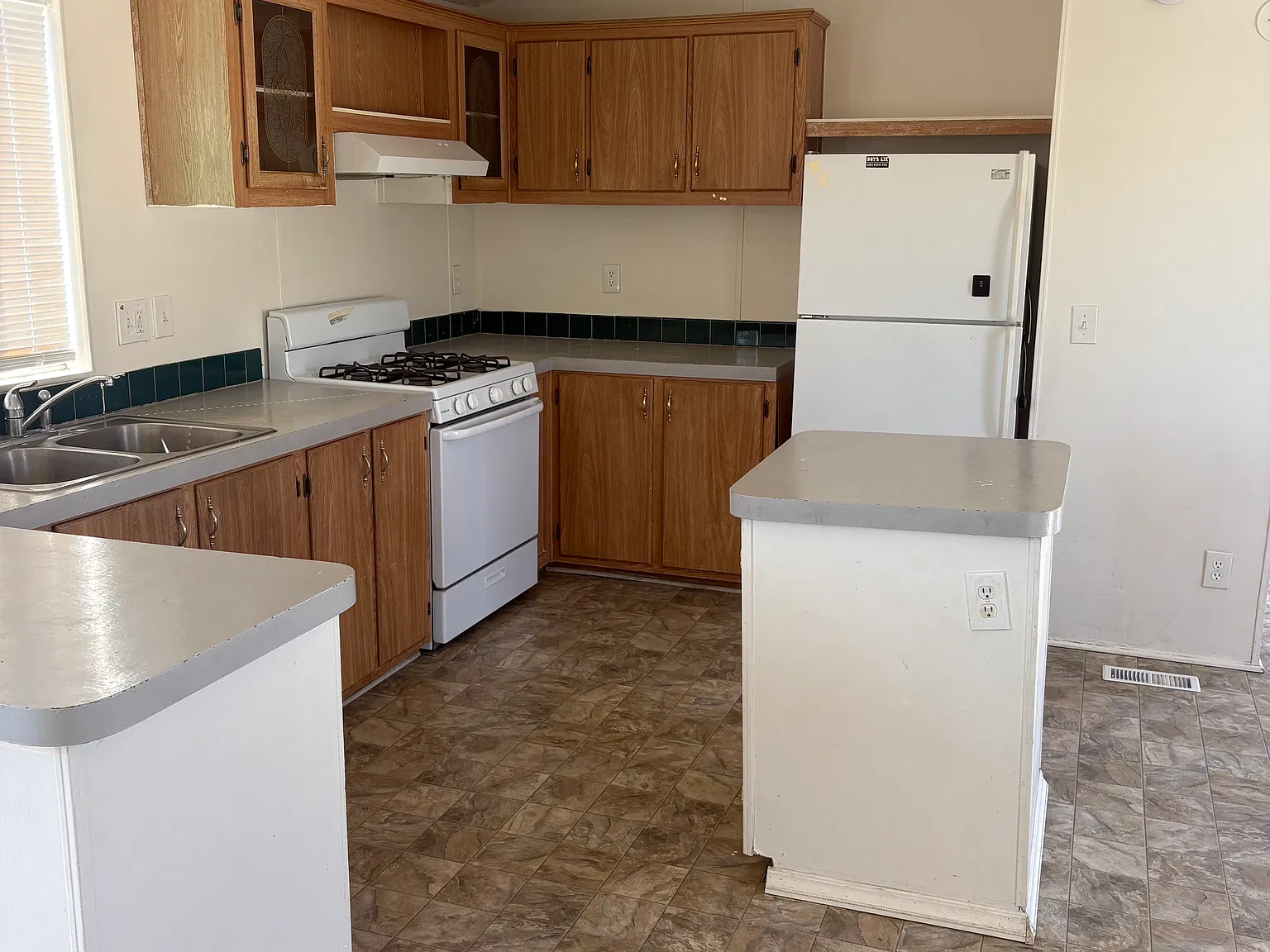 3 bed, 900 sqft, $1,175 — Photo 2