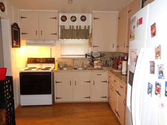 3rd image of 907 S Ross Ave