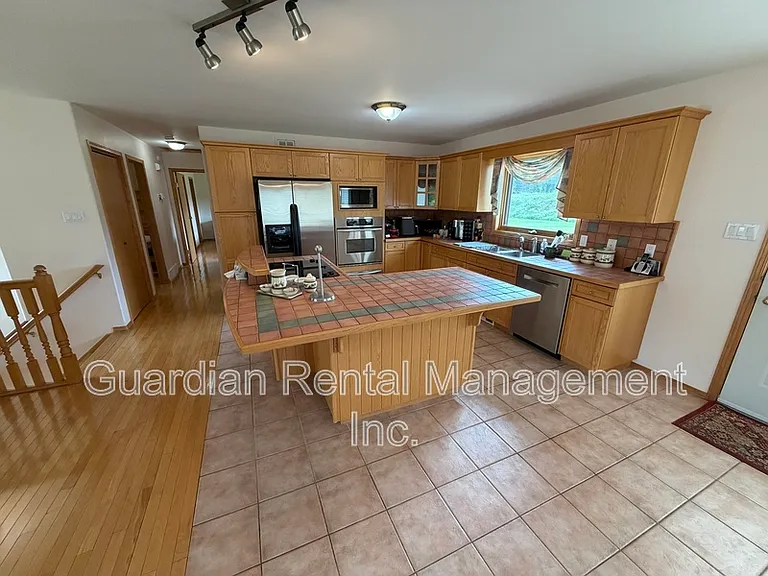 2196 Falconcrest Dr — Photo 8