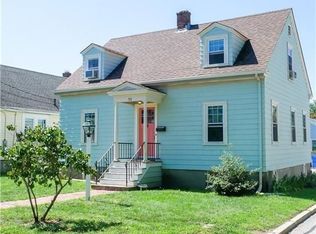 38 Hilltop Ave, Middletown, RI 02842