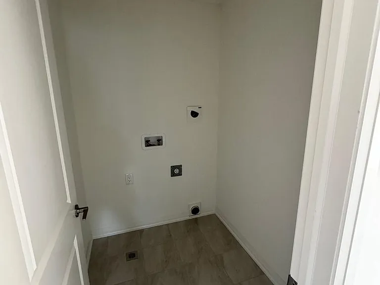 44 Samuel Ave — Photo 22
